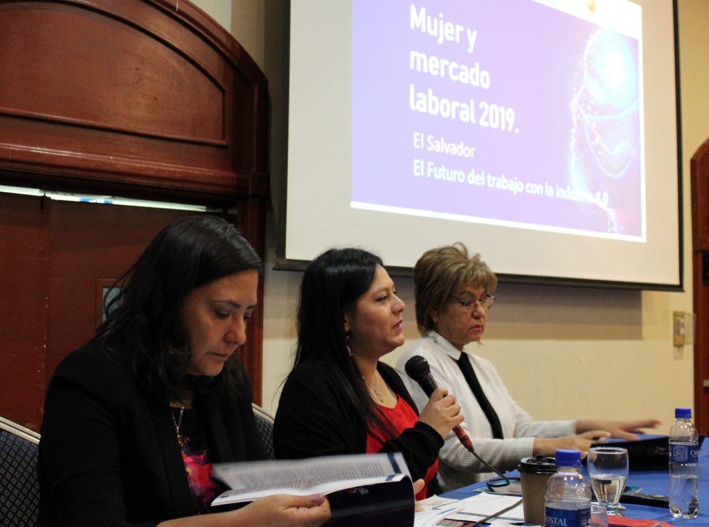 Lee más sobre el artículo Mujer y mercado laboral 2019 – El Salvador. El futuro del trabajo con la industria 4.0